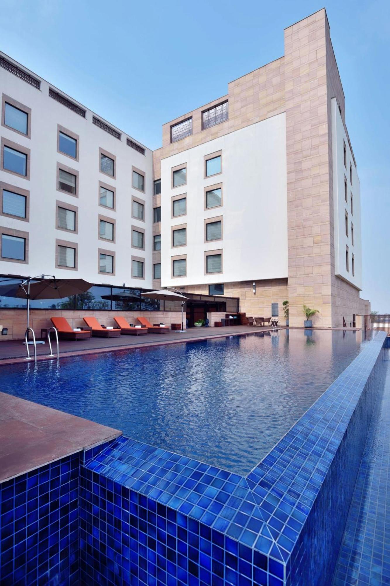 Courtyard By Marriott Raipur Hotel Exterior foto