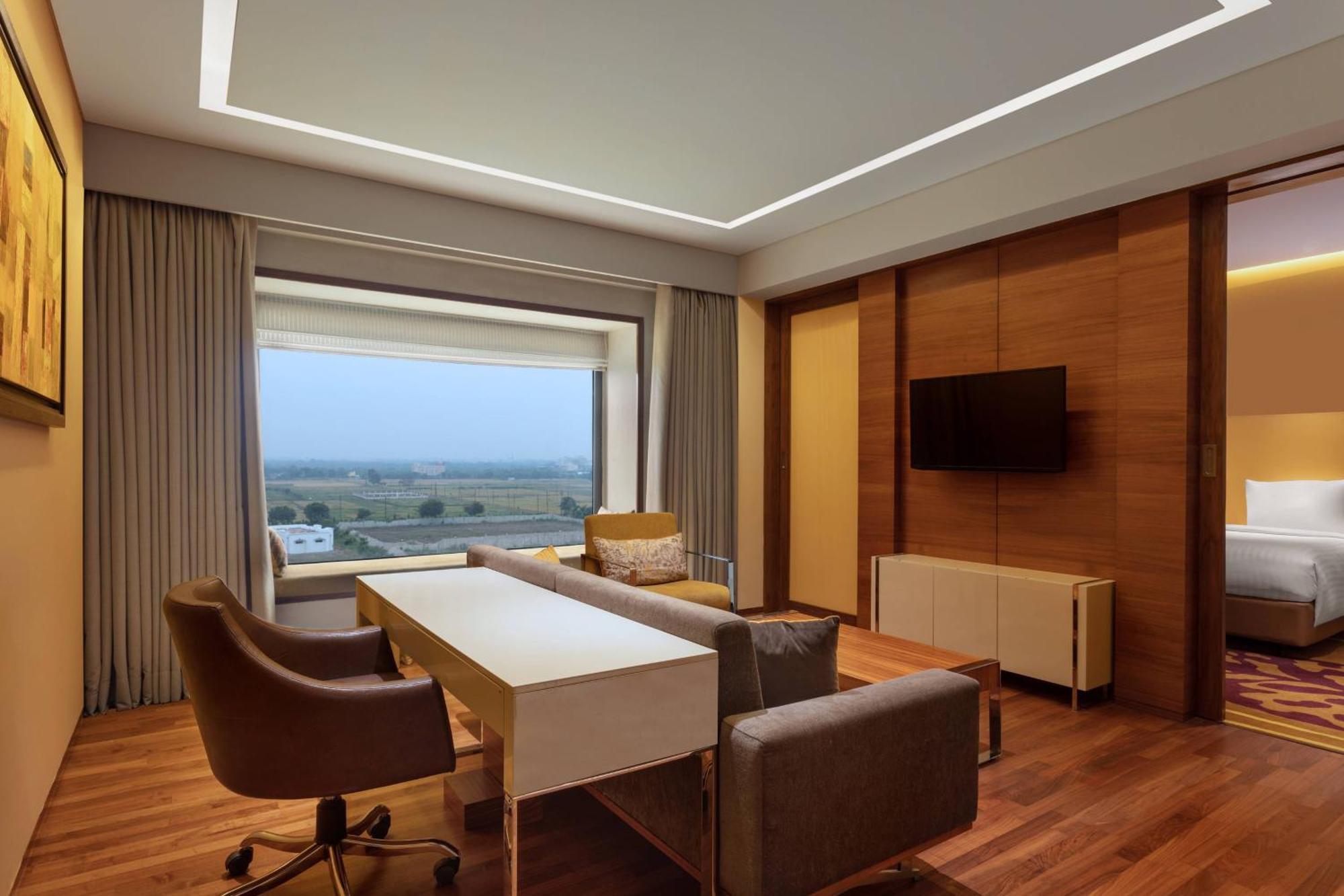 Courtyard By Marriott Raipur Hotel Exterior foto